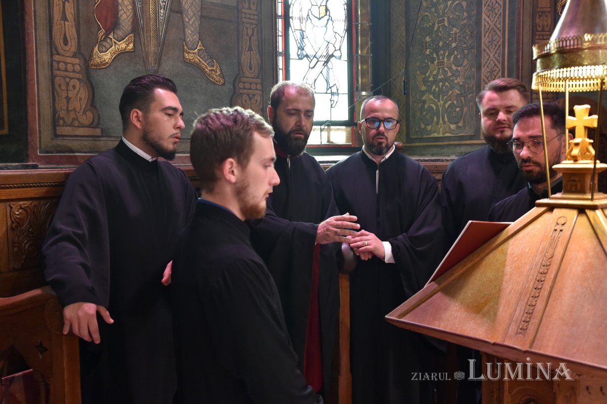 Laudă de seară adusă Cuvioasei Parascheva la Catedrala Patriarhală 229791