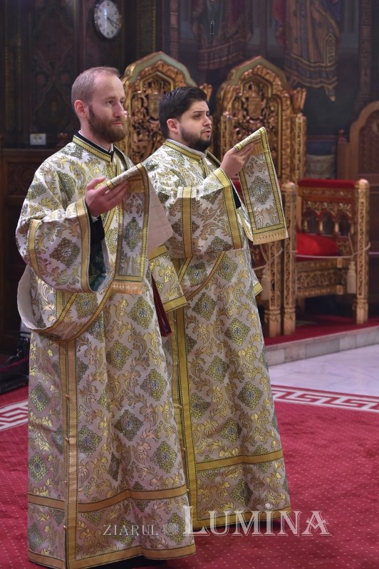 Laudă de seară adusă Cuvioasei Parascheva la Catedrala Patriarhală 229793