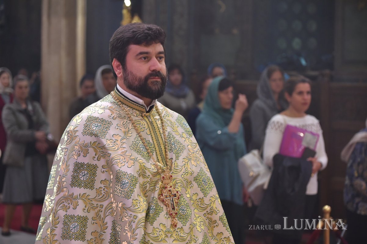 Laudă de seară adusă Cuvioasei Parascheva la Catedrala Patriarhală 229801