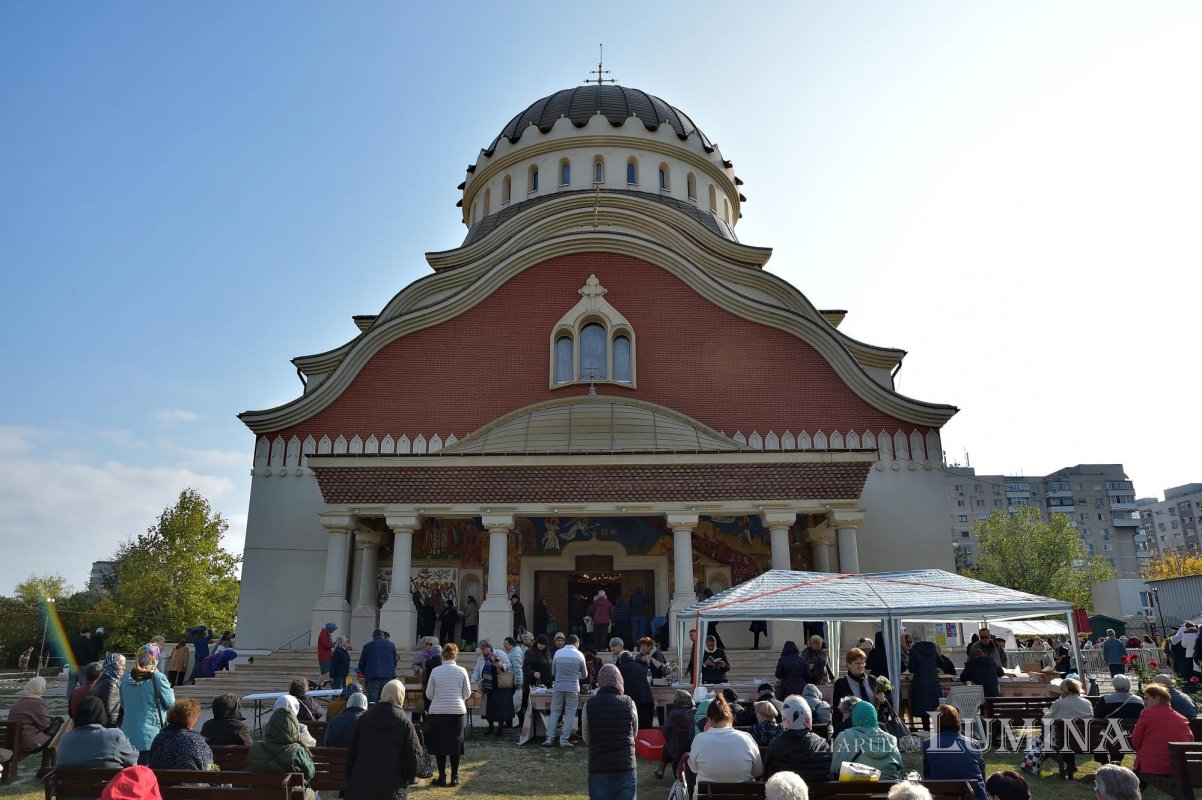 Biserica „Sfânta Vineri” din Capitală și-a cinstit ocrotitoarea 229890