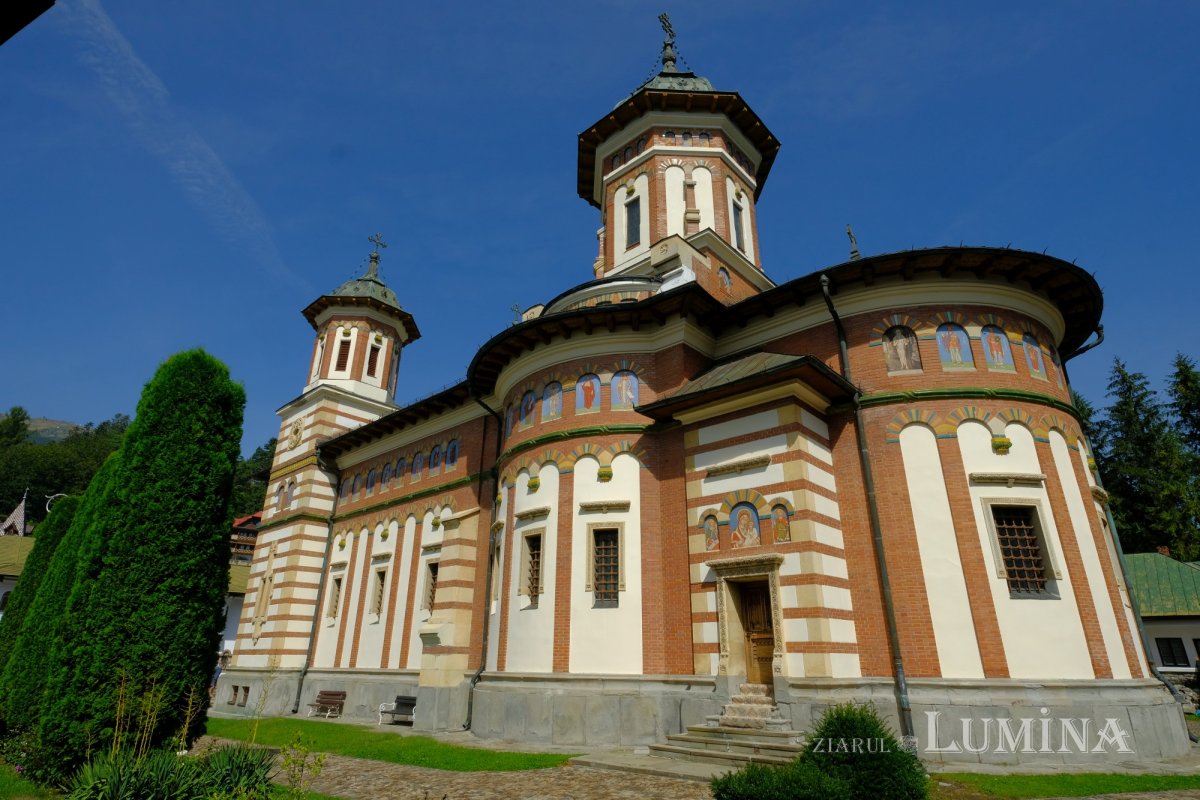 „Rugăciunea ține lumea” 230375