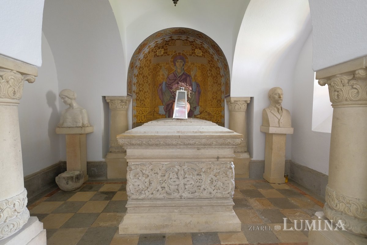 „Rugăciunea ține lumea” 230385