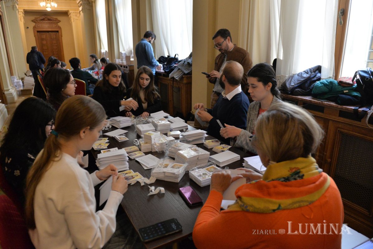 Voluntarii din grupul „Tineri în acțiune” au pregătit daruri pentru pelerini 230774