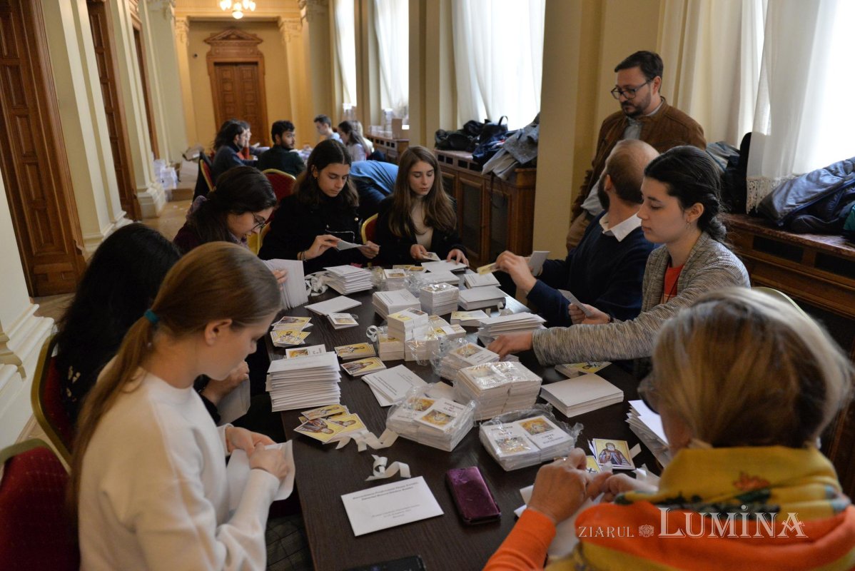 Voluntarii din grupul „Tineri în acțiune” au pregătit daruri pentru pelerini 230775