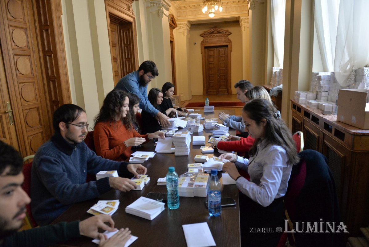 Voluntarii din grupul „Tineri în acțiune” au pregătit daruri pentru pelerini 230776