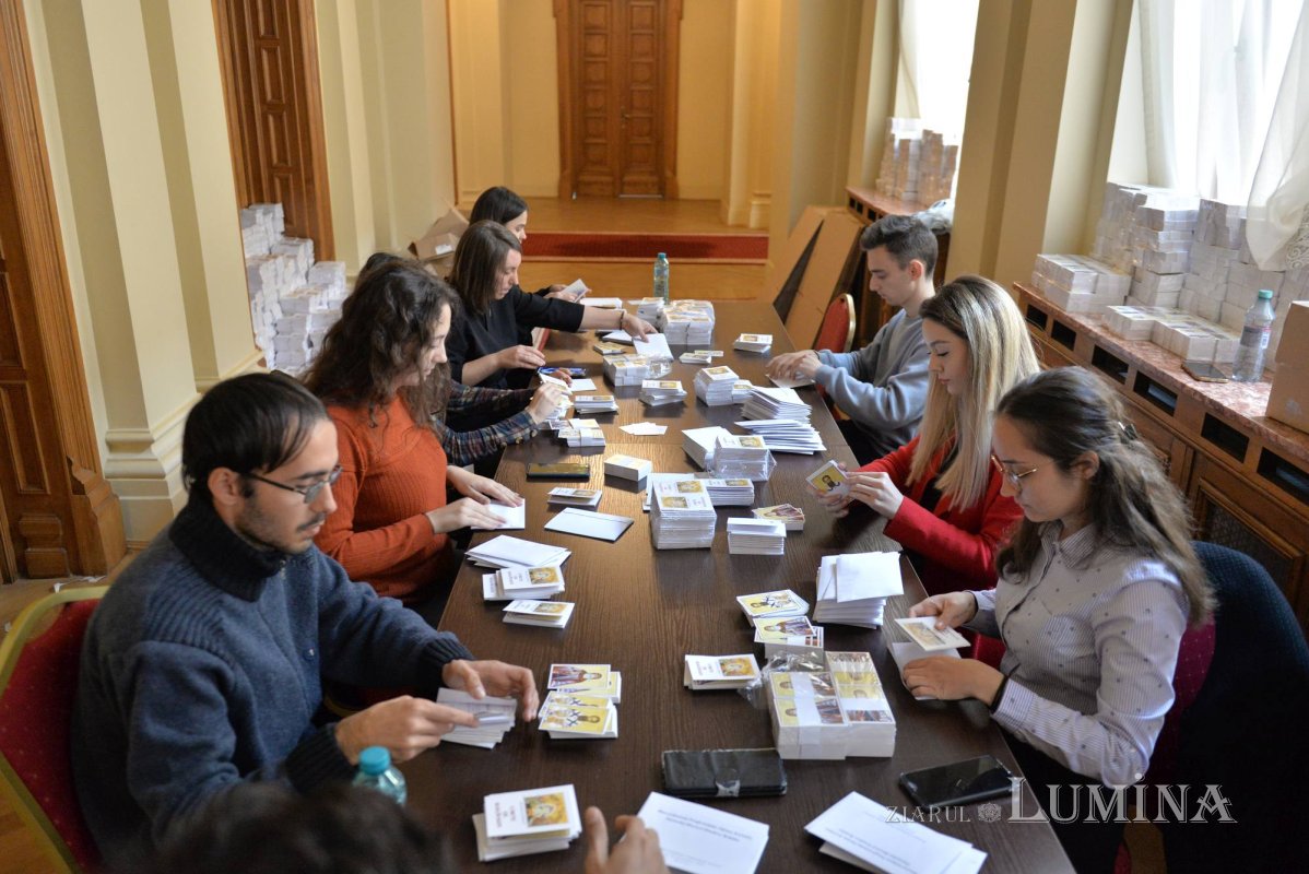 Voluntarii din grupul „Tineri în acțiune” au pregătit daruri pentru pelerini 230779