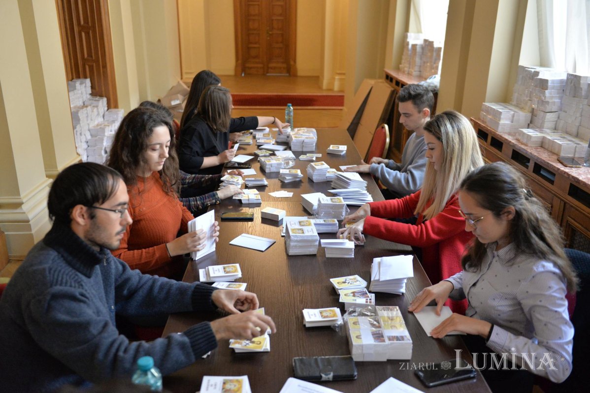 Voluntarii din grupul „Tineri în acțiune” au pregătit daruri pentru pelerini 230781