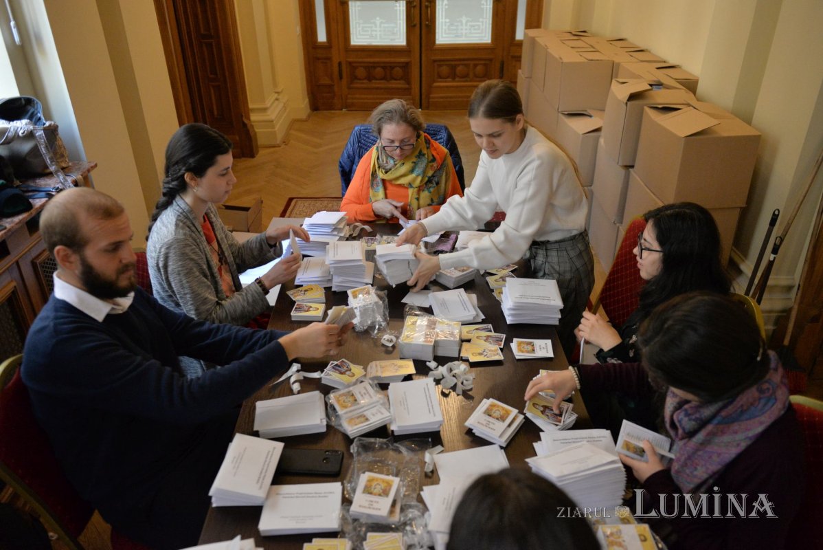 Voluntarii din grupul „Tineri în acțiune” au pregătit daruri pentru pelerini 230782