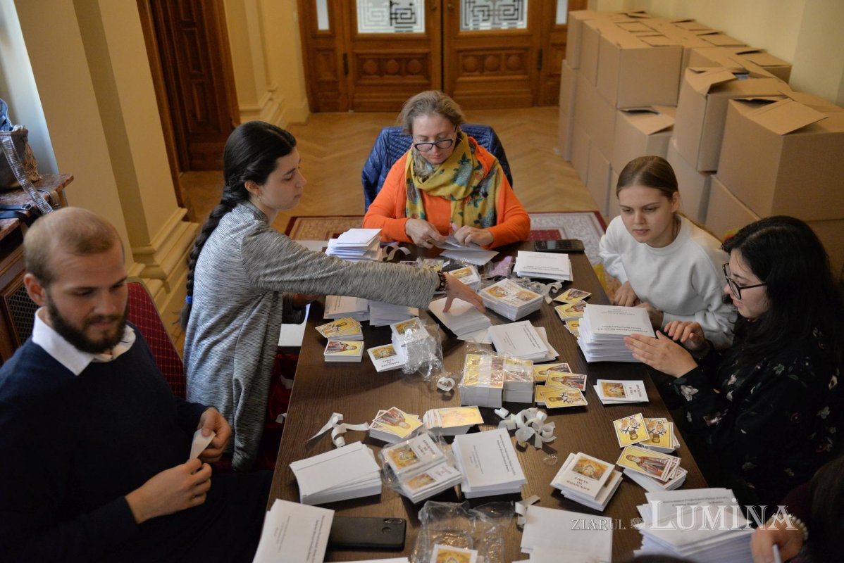 Voluntarii din grupul „Tineri în acțiune” au pregătit daruri pentru pelerini 230783