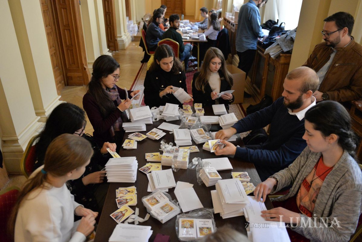 Voluntarii din grupul „Tineri în acțiune” au pregătit daruri pentru pelerini 230784