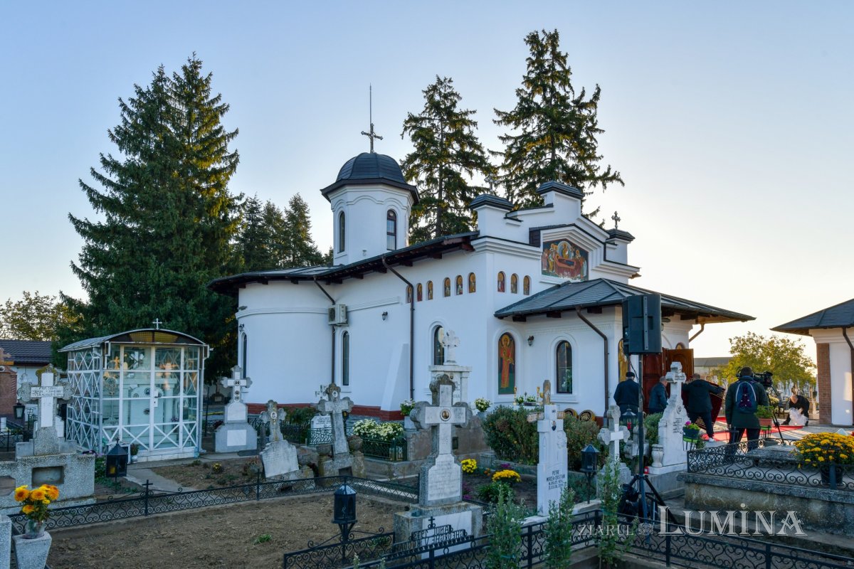 Patriarhul României a resfinţit biserica istorică a parohiei ilfovene Mierlari 230863