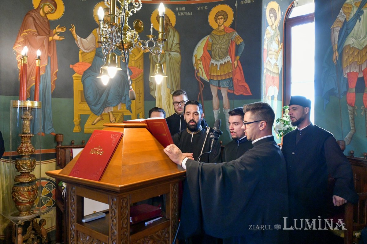 Patriarhul României a resfinţit biserica istorică a parohiei ilfovene Mierlari 230868