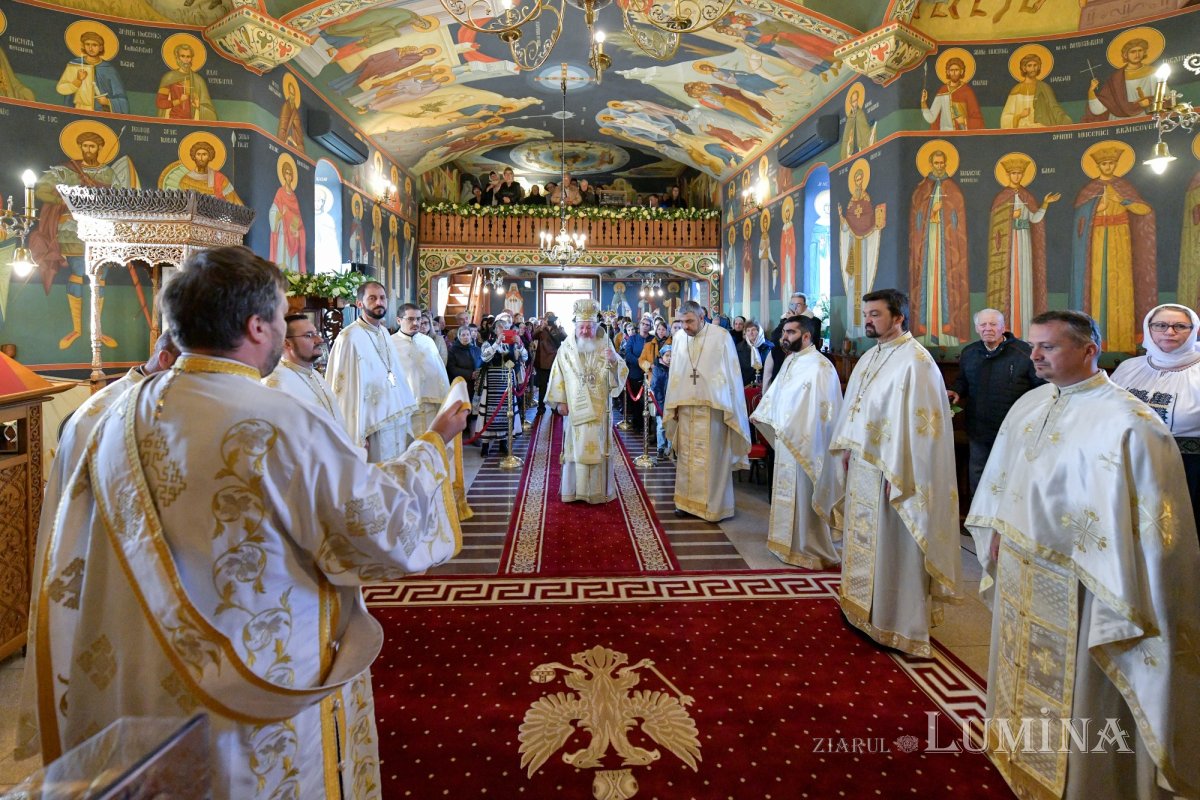 Patriarhul României a resfinţit biserica istorică a parohiei ilfovene Mierlari 230869