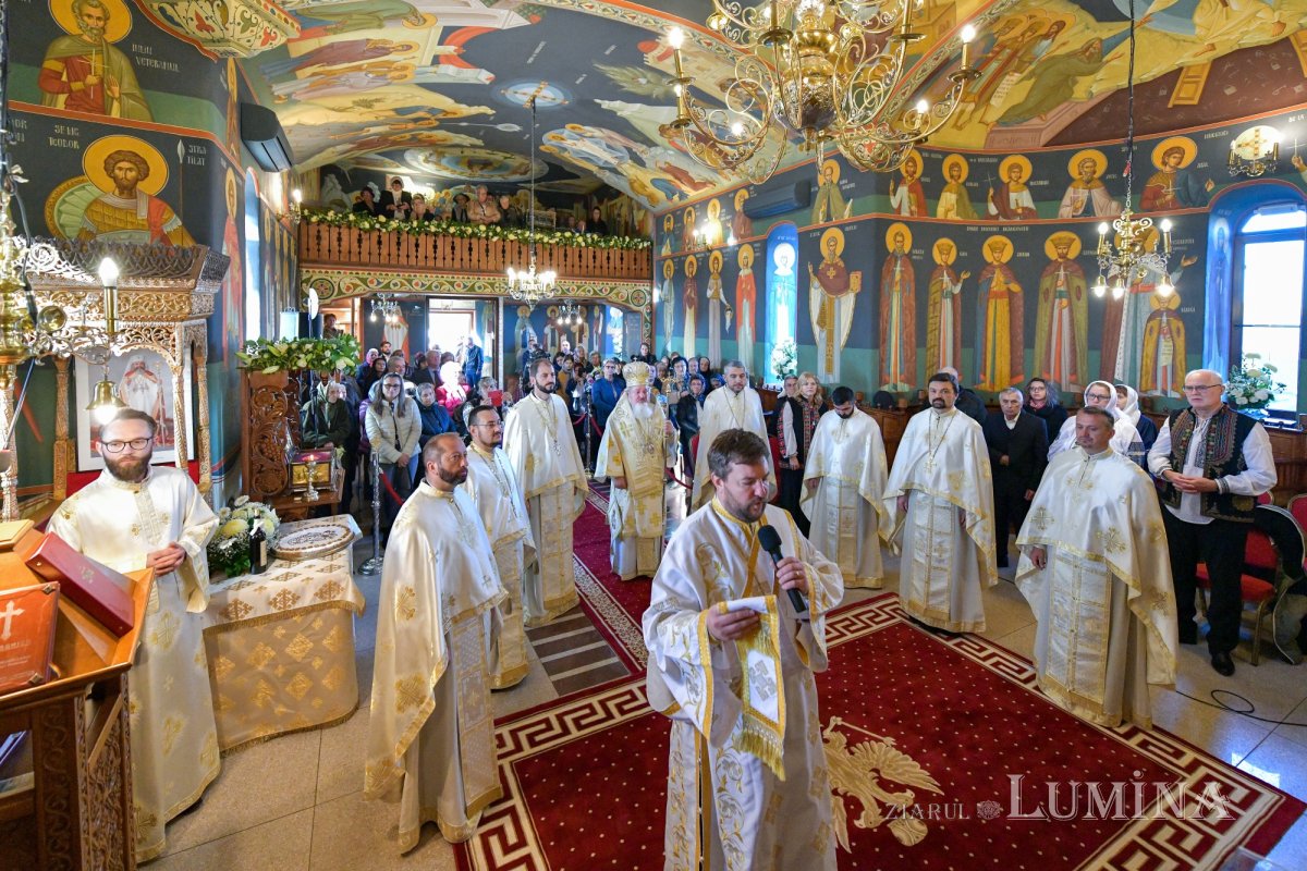 Patriarhul României a resfinţit biserica istorică a parohiei ilfovene Mierlari 230872