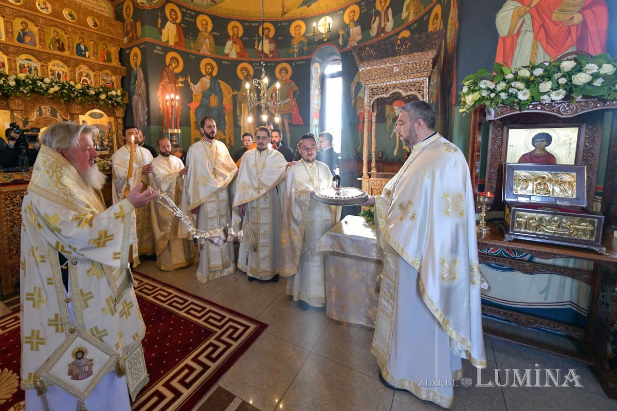 Patriarhul României a resfinţit biserica istorică a parohiei ilfovene Mierlari 230876