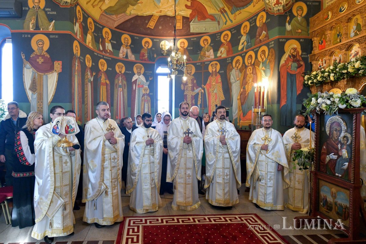 Patriarhul României a resfinţit biserica istorică a parohiei ilfovene Mierlari 230877