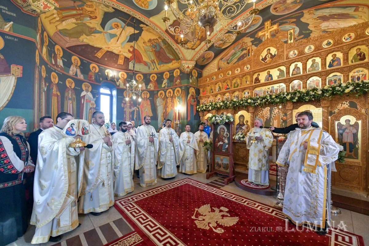 Patriarhul României a resfinţit biserica istorică a parohiei ilfovene Mierlari 230878