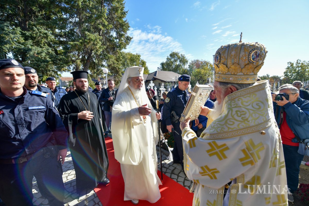 Patriarhul României a resfinţit biserica istorică a parohiei ilfovene Mierlari 230887