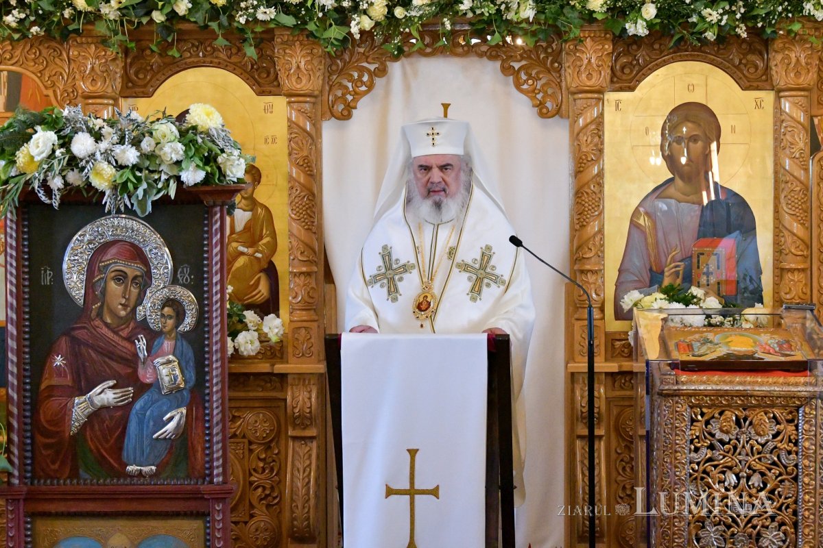 Patriarhul României a resfinţit biserica istorică a parohiei ilfovene Mierlari 230889