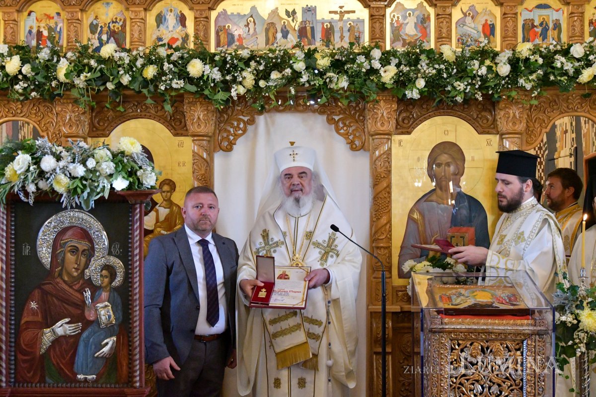 Patriarhul României a resfinţit biserica istorică a parohiei ilfovene Mierlari 230892