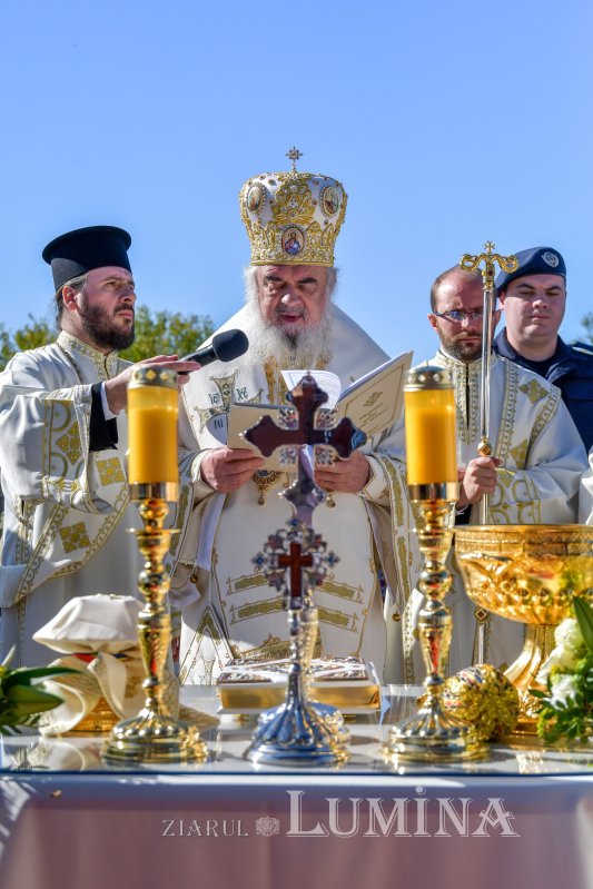 Patriarhul României a resfinţit biserica istorică a parohiei ilfovene Mierlari 230898