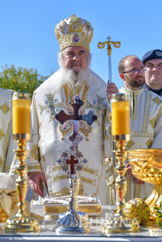 Patriarhul României a resfinţit biserica istorică a parohiei ilfovene Mierlari 230899