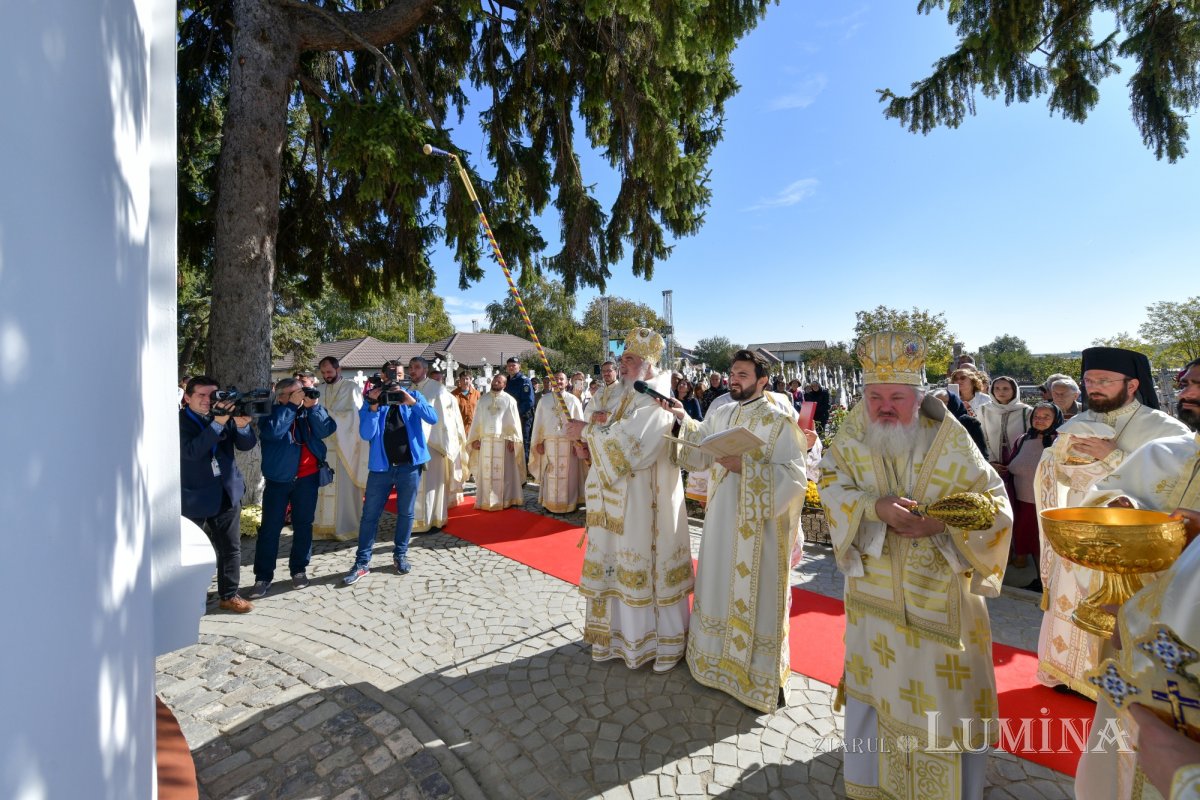 Patriarhul României a resfinţit biserica istorică a parohiei ilfovene Mierlari 230902