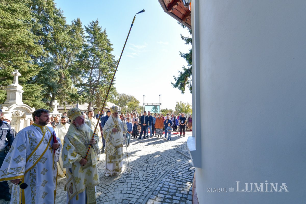 Patriarhul României a resfinţit biserica istorică a parohiei ilfovene Mierlari 230905