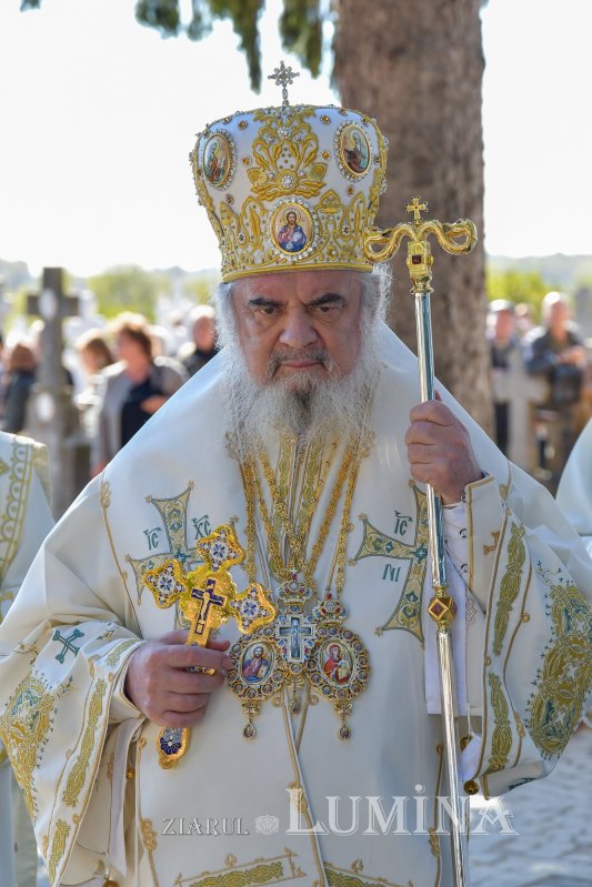 Patriarhul României a resfinţit biserica istorică a parohiei ilfovene Mierlari 230907