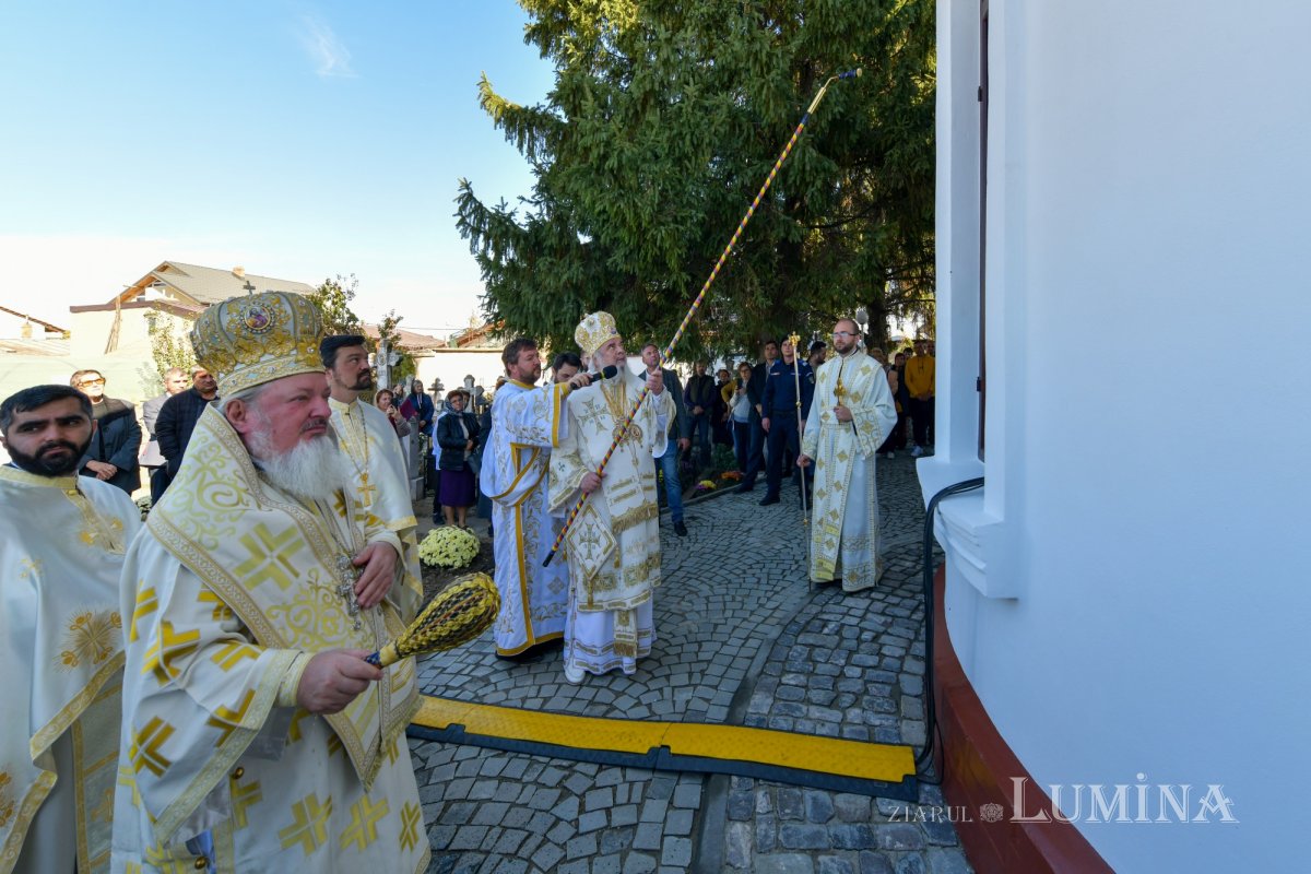 Patriarhul României a resfinţit biserica istorică a parohiei ilfovene Mierlari 230909