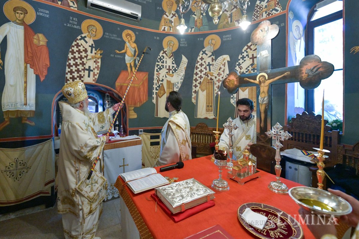 Patriarhul României a resfinţit biserica istorică a parohiei ilfovene Mierlari 230922