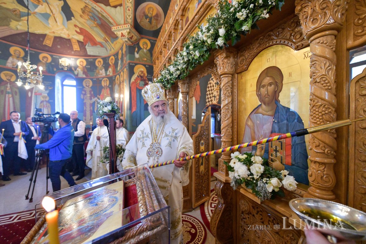 Patriarhul României a resfinţit biserica istorică a parohiei ilfovene Mierlari 230924