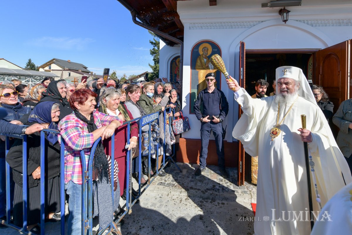 Patriarhul României a resfinţit biserica istorică a parohiei ilfovene Mierlari 230927