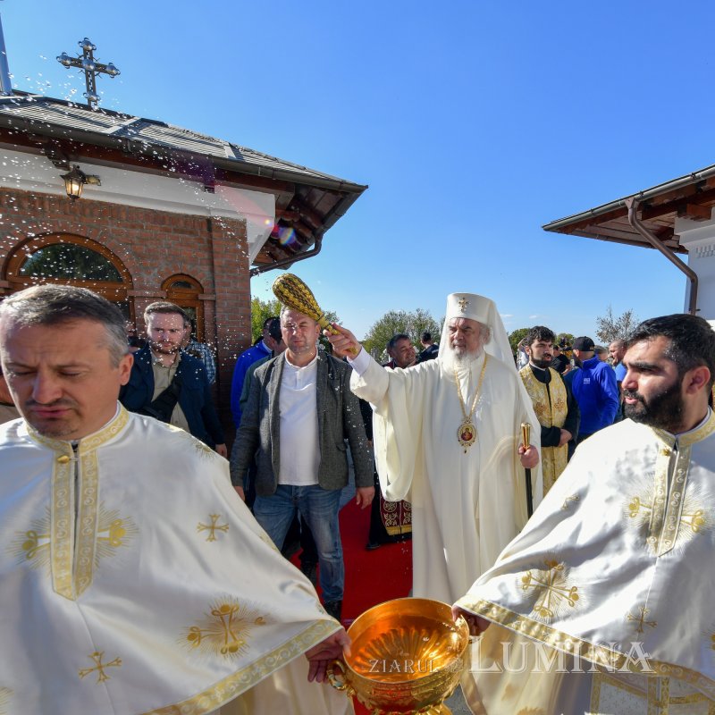 Patriarhul României a resfinţit biserica istorică a parohiei ilfovene Mierlari 230928