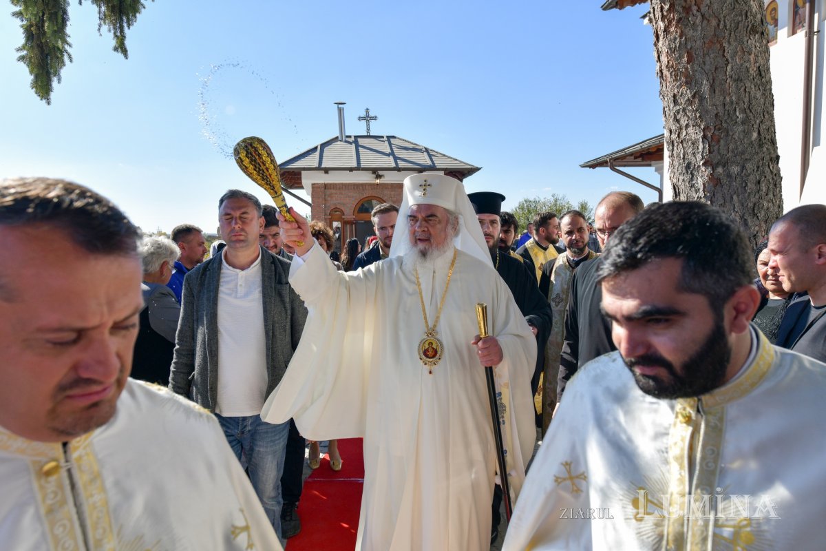 Patriarhul României a resfinţit biserica istorică a parohiei ilfovene Mierlari 230929