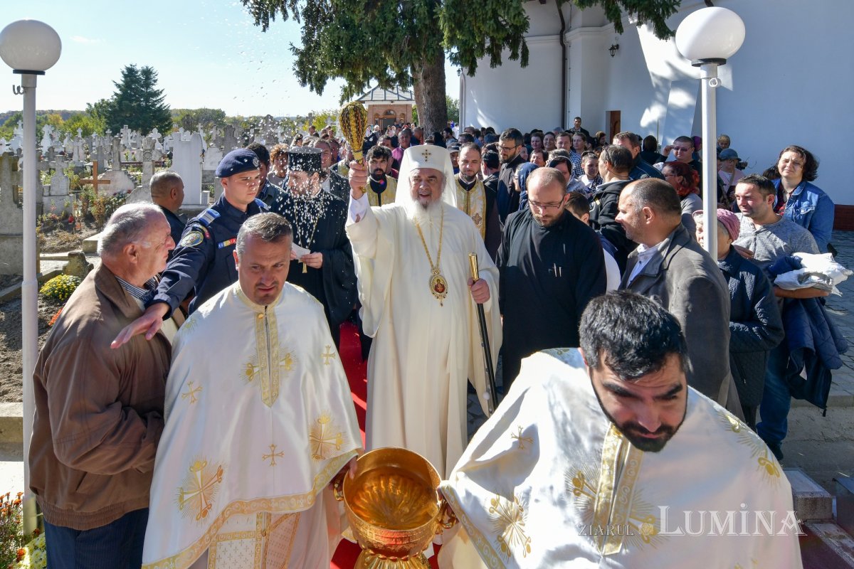 Patriarhul României a resfinţit biserica istorică a parohiei ilfovene Mierlari 230930