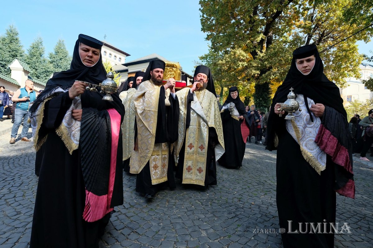 Procesiunea „Calea Sfinților”, bucurie a reîntâlnirii pelerinilor 231051