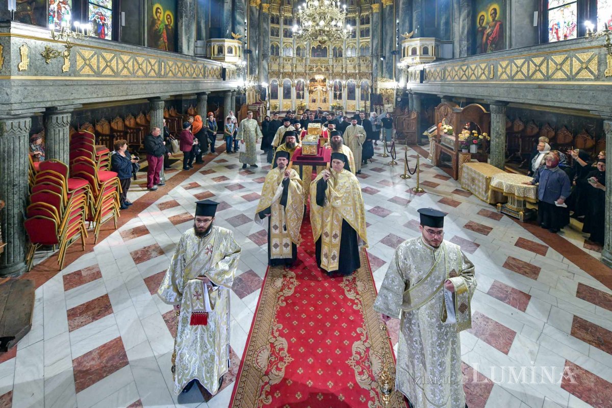 Procesiunea „Calea Sfinților”, bucurie a reîntâlnirii pelerinilor 231108