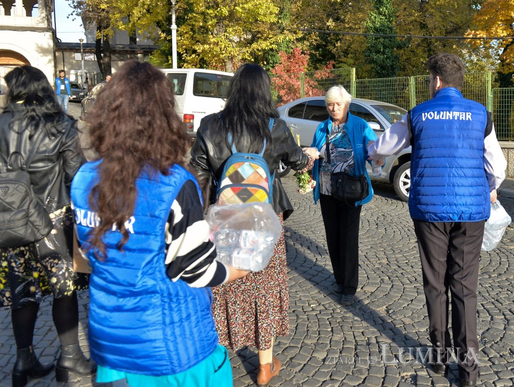 Daruri de alimente pentru pelerinii de pe Colina Bucuriei 231185