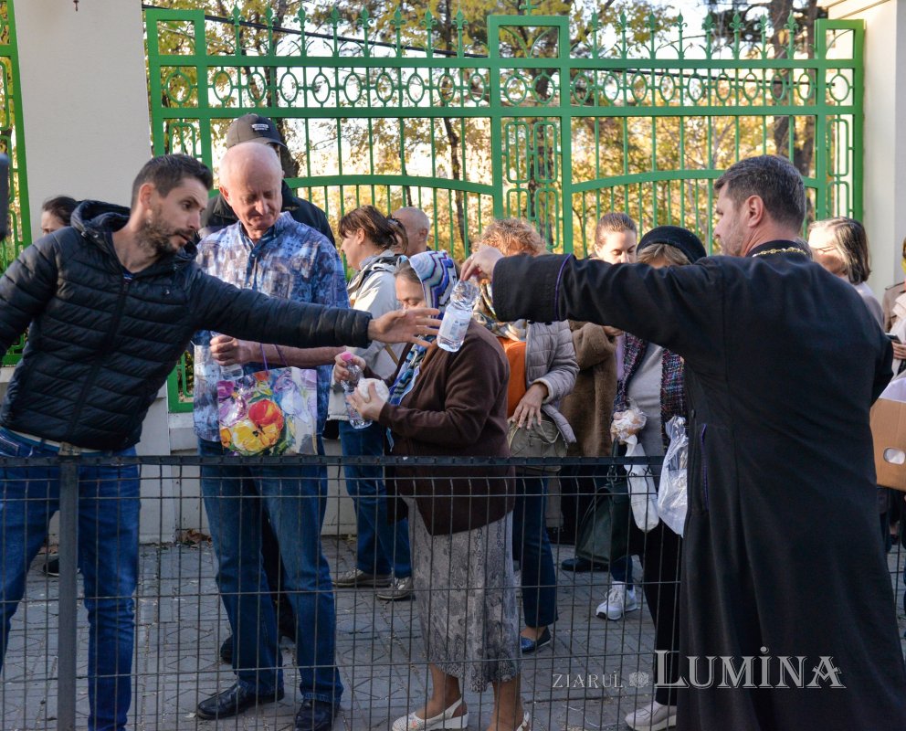 Daruri de alimente pentru pelerinii de pe Colina Bucuriei 231186