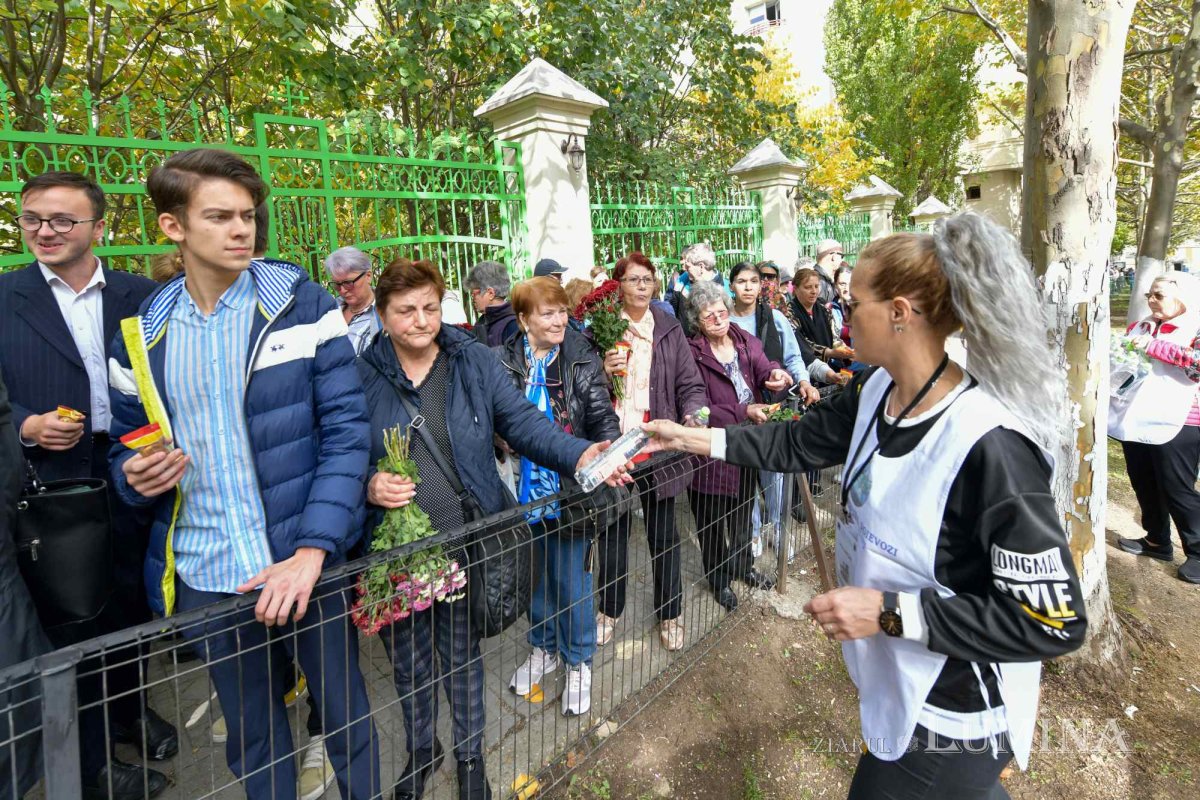 Daruri de alimente pentru pelerinii de pe Colina Bucuriei 231365