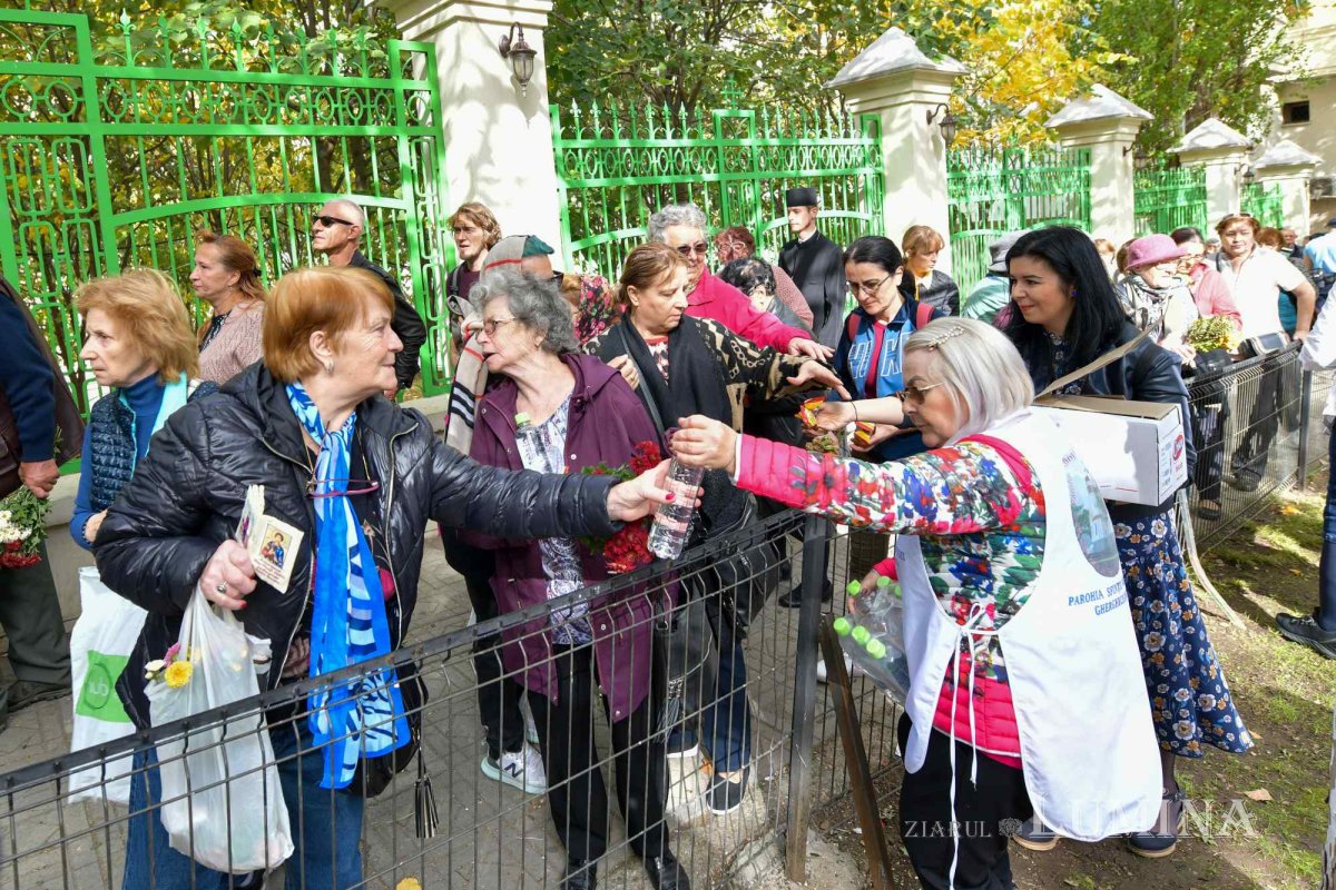 Daruri de alimente pentru pelerinii de pe Colina Bucuriei 231366