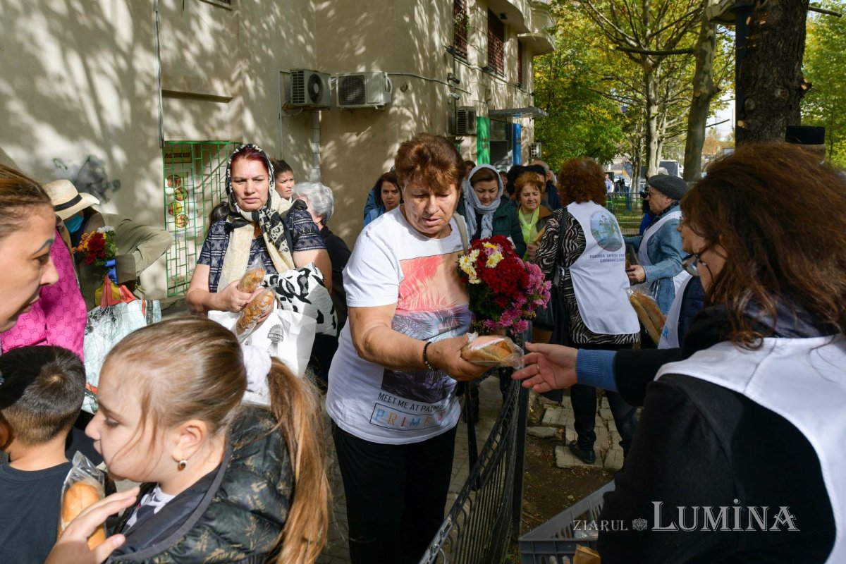 Daruri de alimente pentru pelerinii de pe Colina Bucuriei 231368