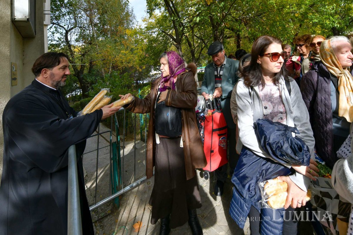 Daruri de alimente pentru pelerinii de pe Colina Bucuriei 231370