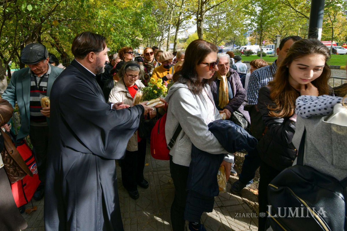 Daruri de alimente pentru pelerinii de pe Colina Bucuriei 231371