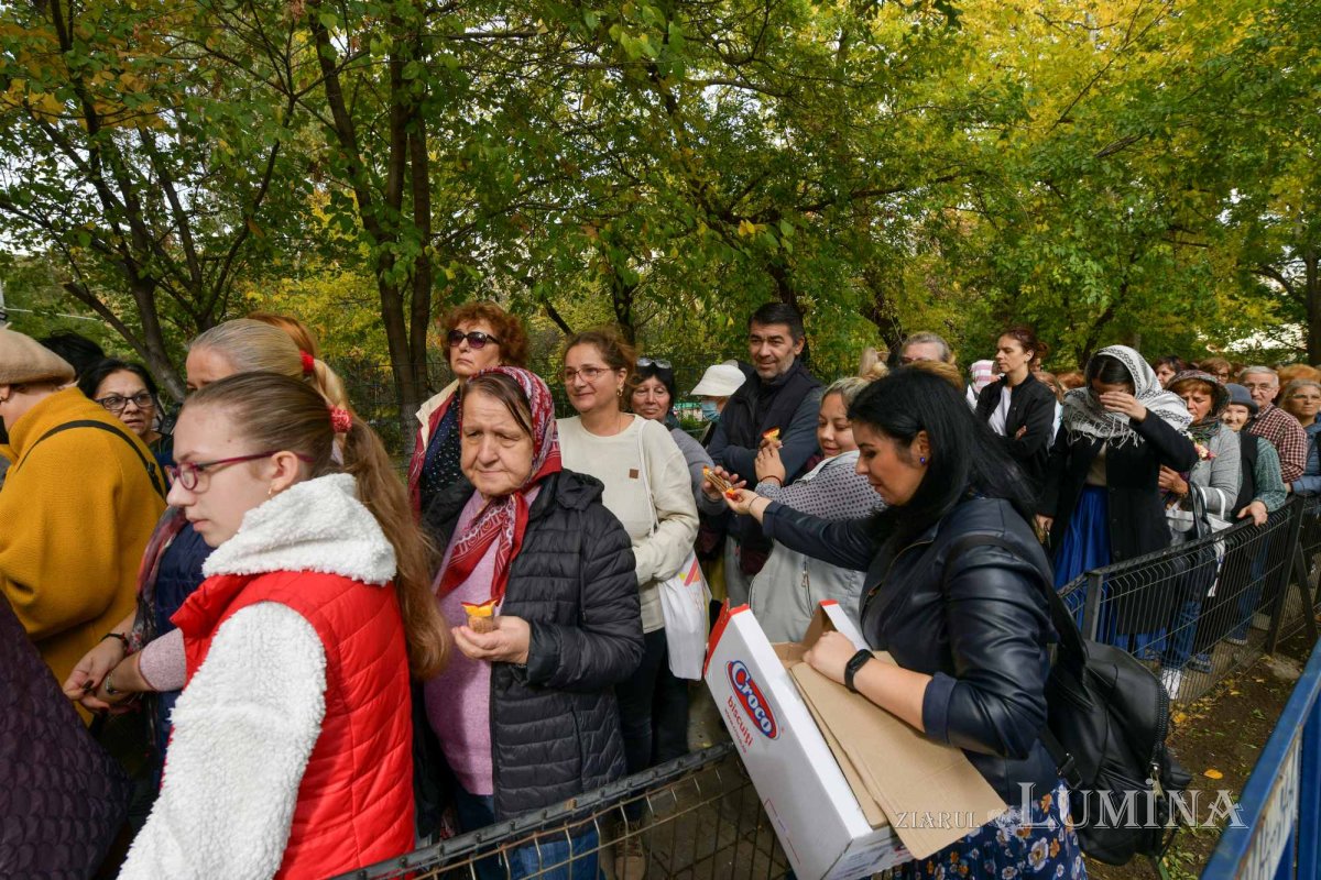 Daruri de alimente pentru pelerinii de pe Colina Bucuriei 231373