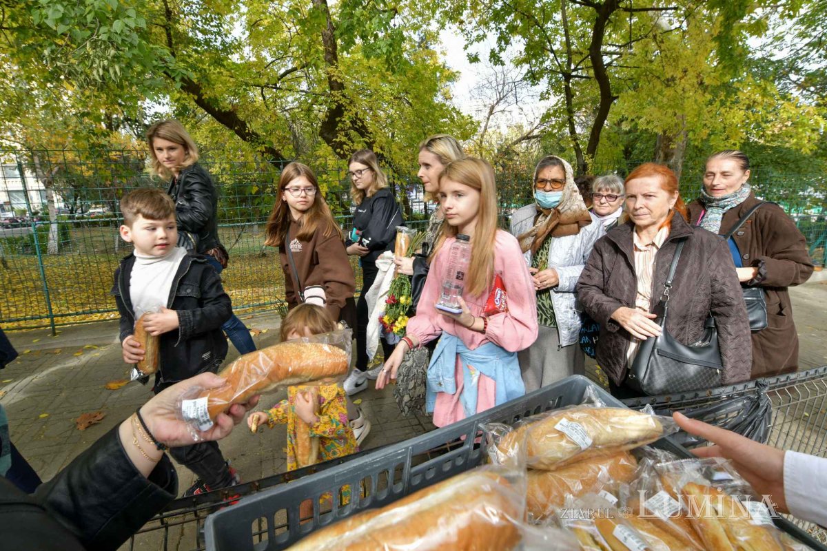 Daruri de alimente pentru pelerinii de pe Colina Bucuriei 231376