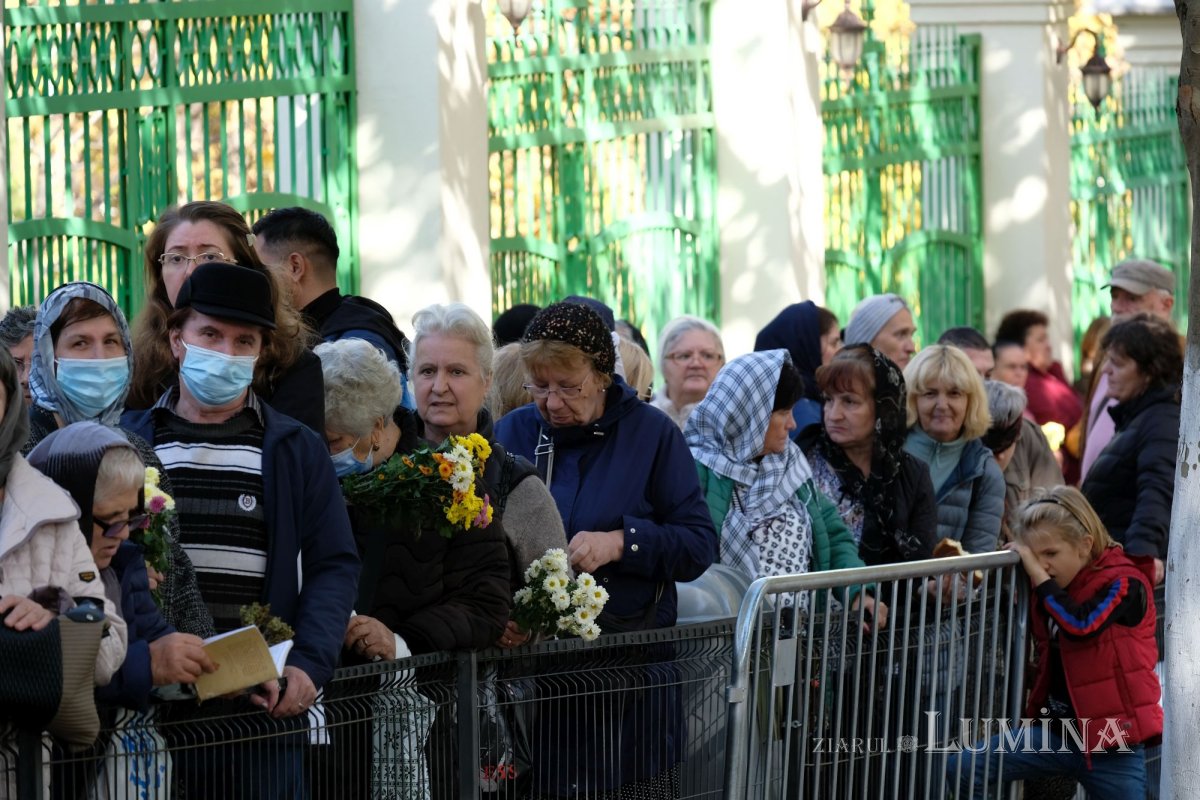 Tinerii au oferit daruri pelerinilor Sfântului Cuvios Dimitrie 231425