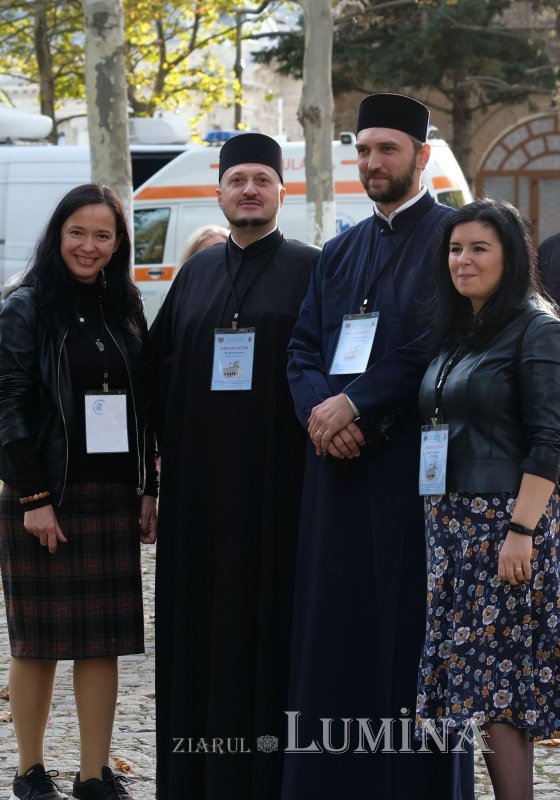 Tinerii au oferit daruri pelerinilor Sfântului Cuvios Dimitrie 231427