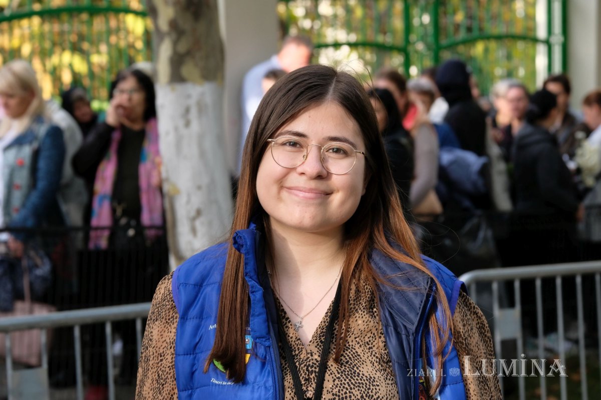 Tinerii au oferit daruri pelerinilor Sfântului Cuvios Dimitrie 231438